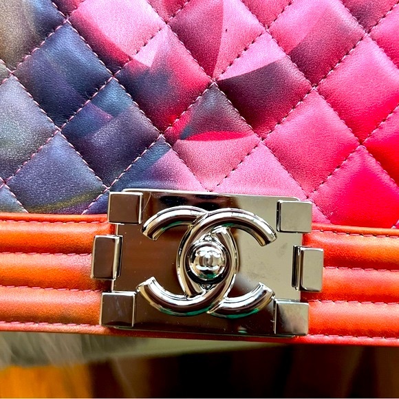 CHANEL flap boy bag in Ecru multi colored lambskin. Price is NON-NEGOTIABLE!! - Picture 8 of 17